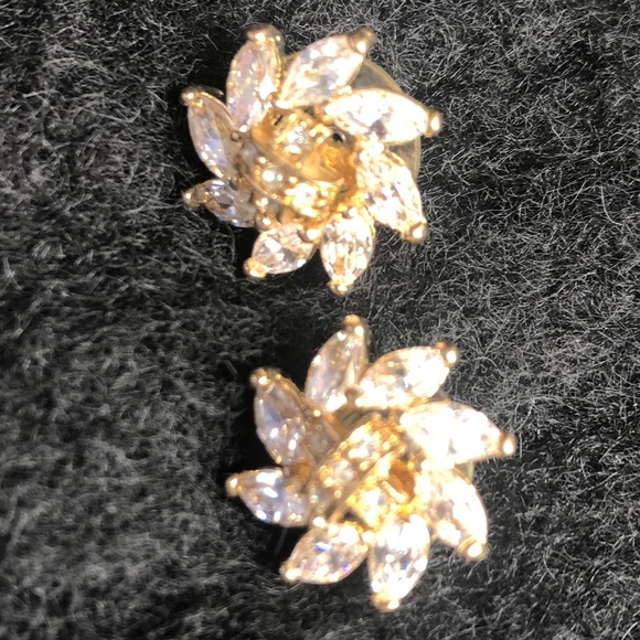 Jewelry - Rhinestone pierced earrings NWT